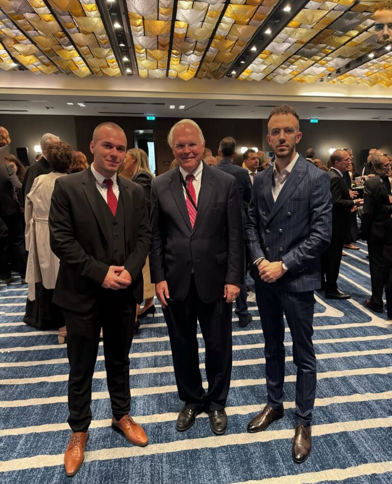 RAZGOVOR SA AMBASADOROM SAD-A RAZGOVOR SA AMBASADOROM SAD-A